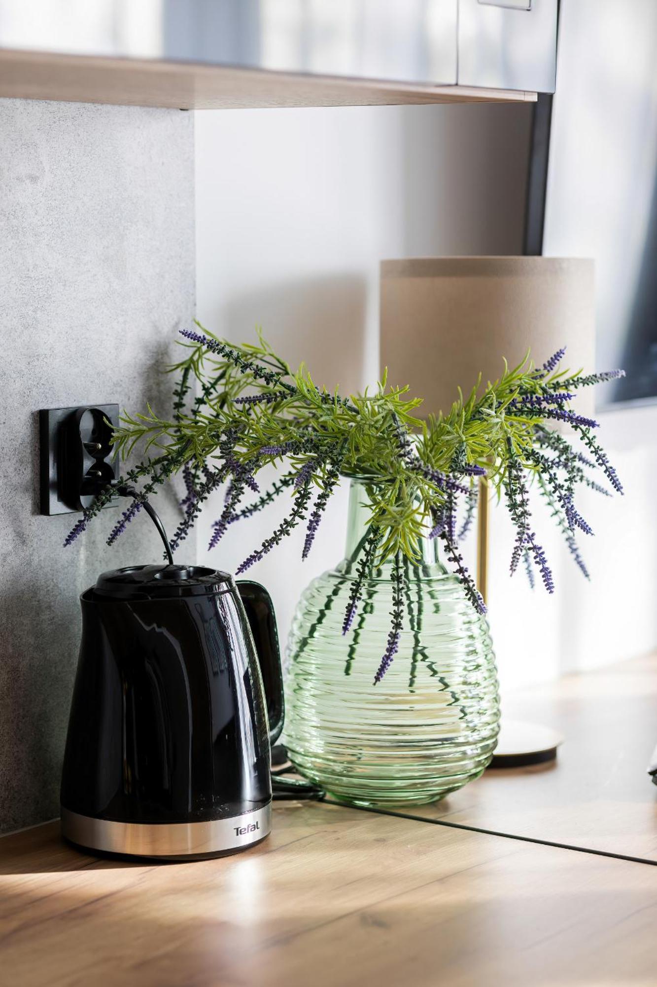 Modern Black & Wooden Apartment Warsaw Near The Airport By Noclegi Renters מראה חיצוני תמונה