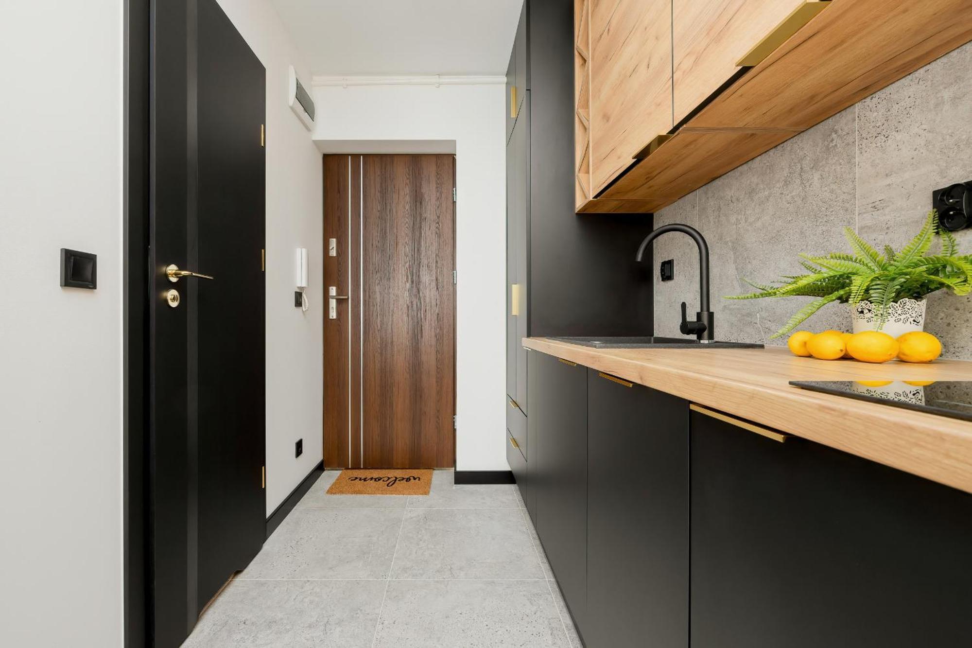 Modern Black & Wooden Apartment Warsaw Near The Airport By Noclegi Renters מראה חיצוני תמונה